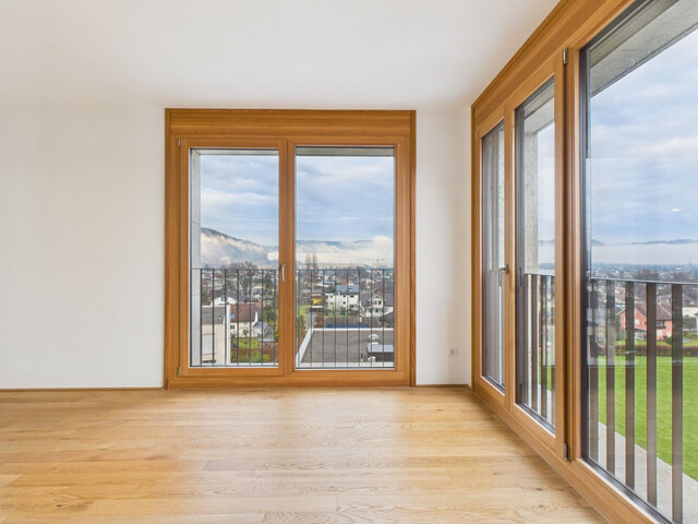Helle, großzügige 2-Zimmer-Wohnung mit einmaligem Blick übers Rheintal