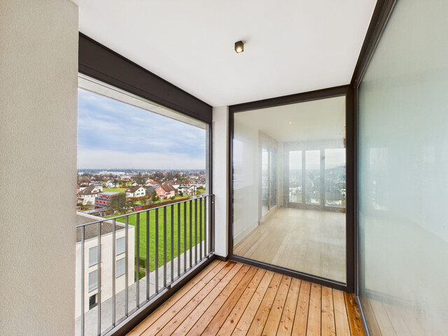 Helle, großzügige 2-Zimmer-Wohnung mit einmaligem Blick übers Rheintal