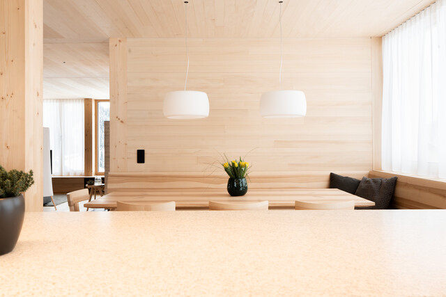 Wintertraum in spektakulärer Bergkulisse auf 1.500m Höhe: Ferienchalet mit direktem Zugang zur Skipiste!