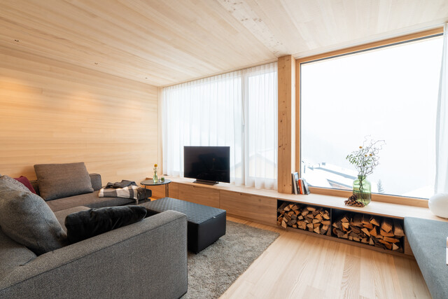 Wintertraum in spektakulärer Bergkulisse auf 1.500m Höhe: Ferienchalet mit direktem Zugang zur Skipiste!