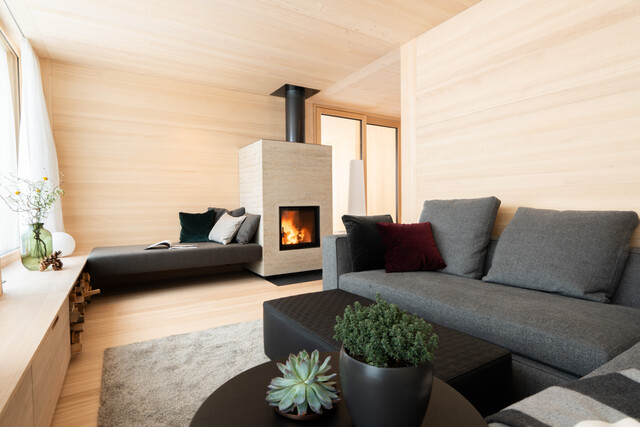 Wintertraum in spektakulärer Bergkulisse auf 1.500m Höhe: Ferienchalet mit direktem Zugang zur Skipiste!