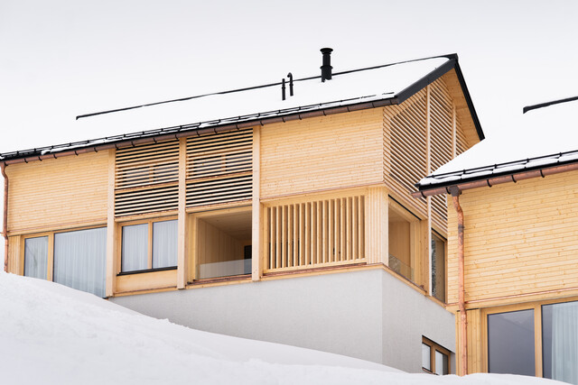 Wintertraum in spektakulärer Bergkulisse auf 1.500m Höhe: Ferienchalet mit direktem Zugang zur Skipiste!