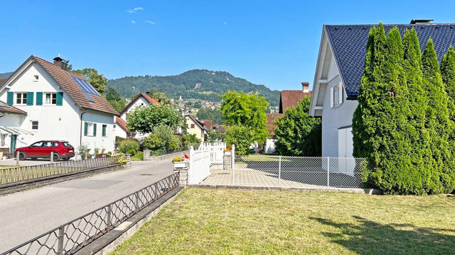 Sonniges Grundstück mit Altbestand in ruhiger Lage