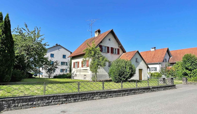 Sonniges Grundstück mit Altbestand in ruhiger Lage