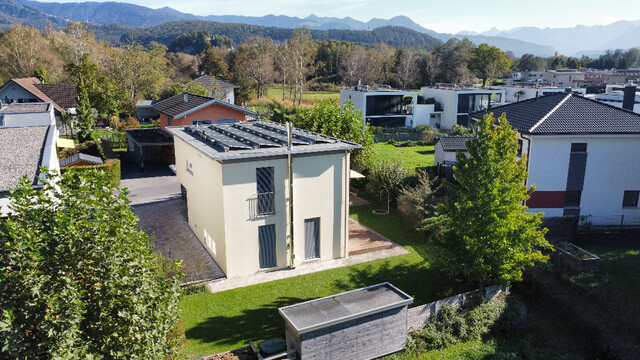 Modernes gepflegtes Einfamilienhaus mit schönem Garten