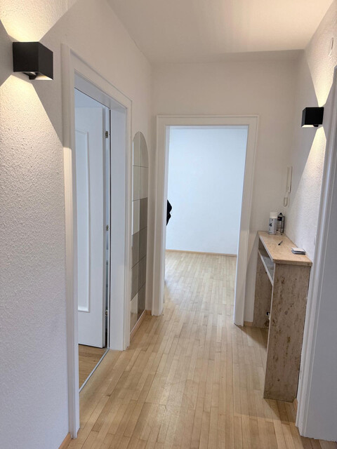 Schöne, helle & neu renovierte, Teimöblierte 3,5 Zimmer Wohnung