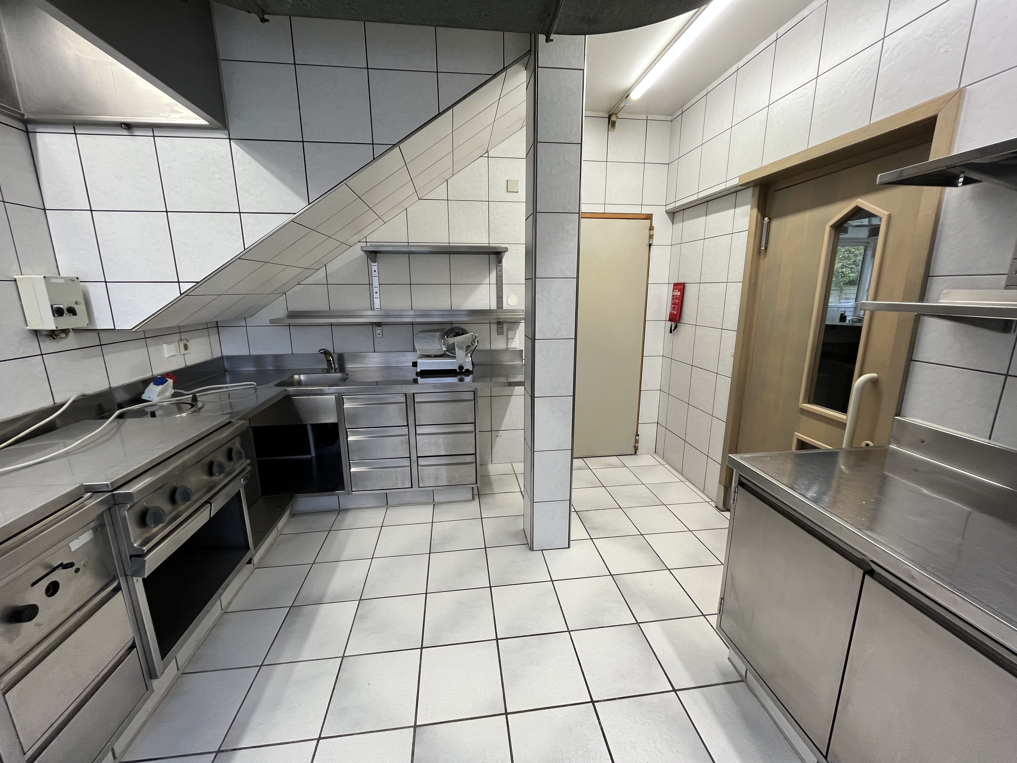 Top Standort / Schönes Gastlokal mit Gastgarten und Parkplätze