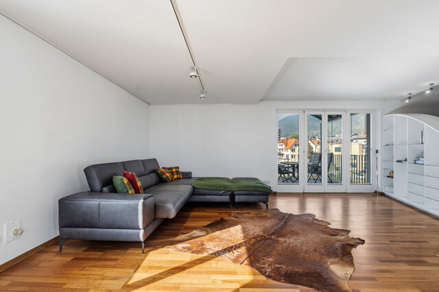 Vielseitige Liegenschaft mit Gewerbefläche und zwei Wohneinheiten in zentraler Lage!