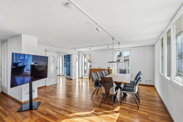 Vielseitige Liegenschaft mit Gewerbefläche und zwei Wohneinheiten in zentraler Lage!