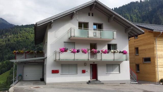 Schöne 4-Zimmer-Wohnung mit Balkon und Terrasse, in ruhiger Lage mit Ausblick ins Grüne