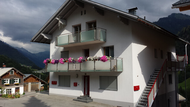 Schöne 4-Zimmer-Wohnung mit Balkon und Terrasse, in ruhiger Lage mit Ausblick ins Grüne