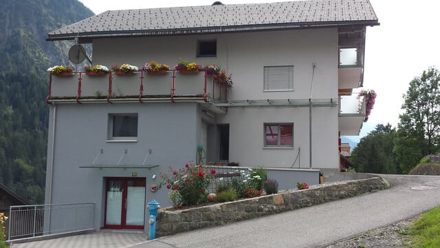 Schöne 4-Zimmer-Wohnung mit Balkon und Terrasse, in ruhiger Lage mit Ausblick ins Grüne