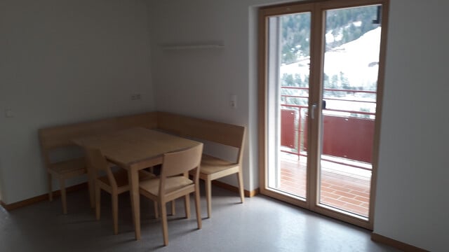 Schöne 4-Zimmer-Wohnung mit Balkon und Terrasse, in ruhiger Lage mit Ausblick ins Grüne