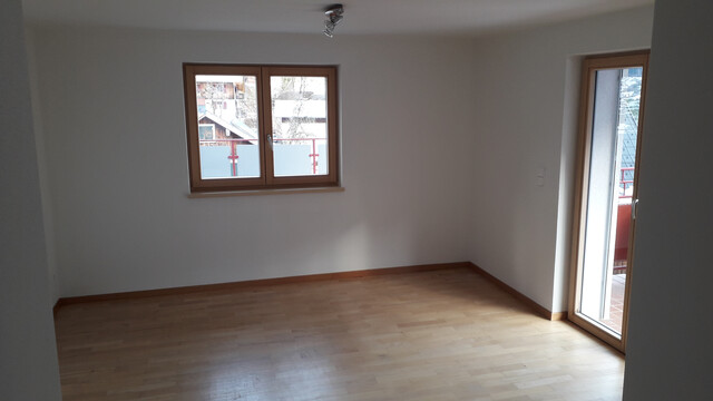 Schöne 4-Zimmer-Wohnung mit Balkon und Terrasse, in ruhiger Lage mit Ausblick ins Grüne