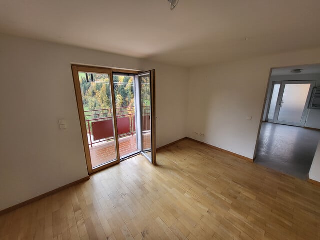 Schöne 4-Zimmer-Wohnung mit Balkon und Terrasse, in ruhiger Lage mit Ausblick ins Grüne