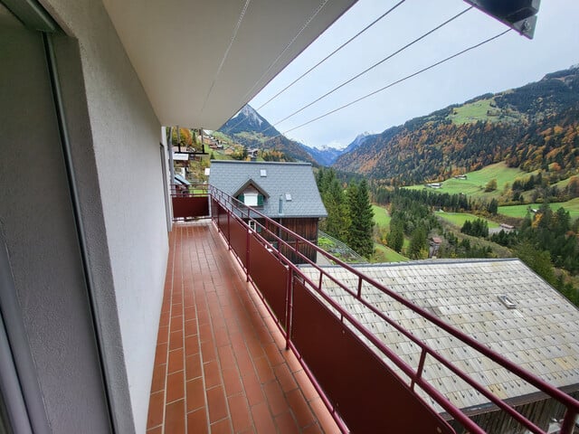 Schöne 4-Zimmer-Wohnung mit Balkon und Terrasse, in ruhiger Lage mit Ausblick ins Grüne