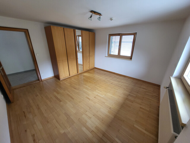 Schöne 4-Zimmer-Wohnung mit Balkon und Terrasse, in ruhiger Lage mit Ausblick ins Grüne