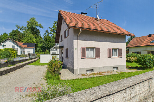 Wohnen in Lauterach: Einfamilienhaus mit großem Grundstück und Renovierungspotenzial