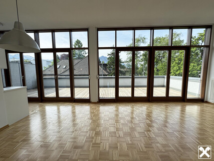 Zentrumsnahe Dachgeschosswohnung mit großer Terrasse - Provisionsfrei