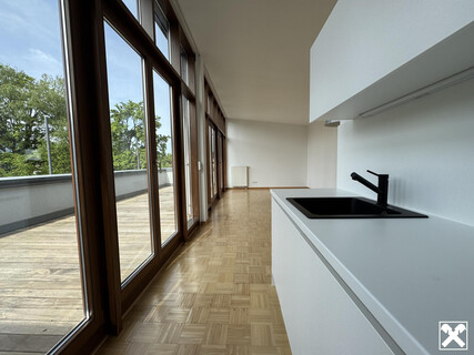 Zentrumsnahe Dachgeschosswohnung mit großer Terrasse - Provisionsfrei