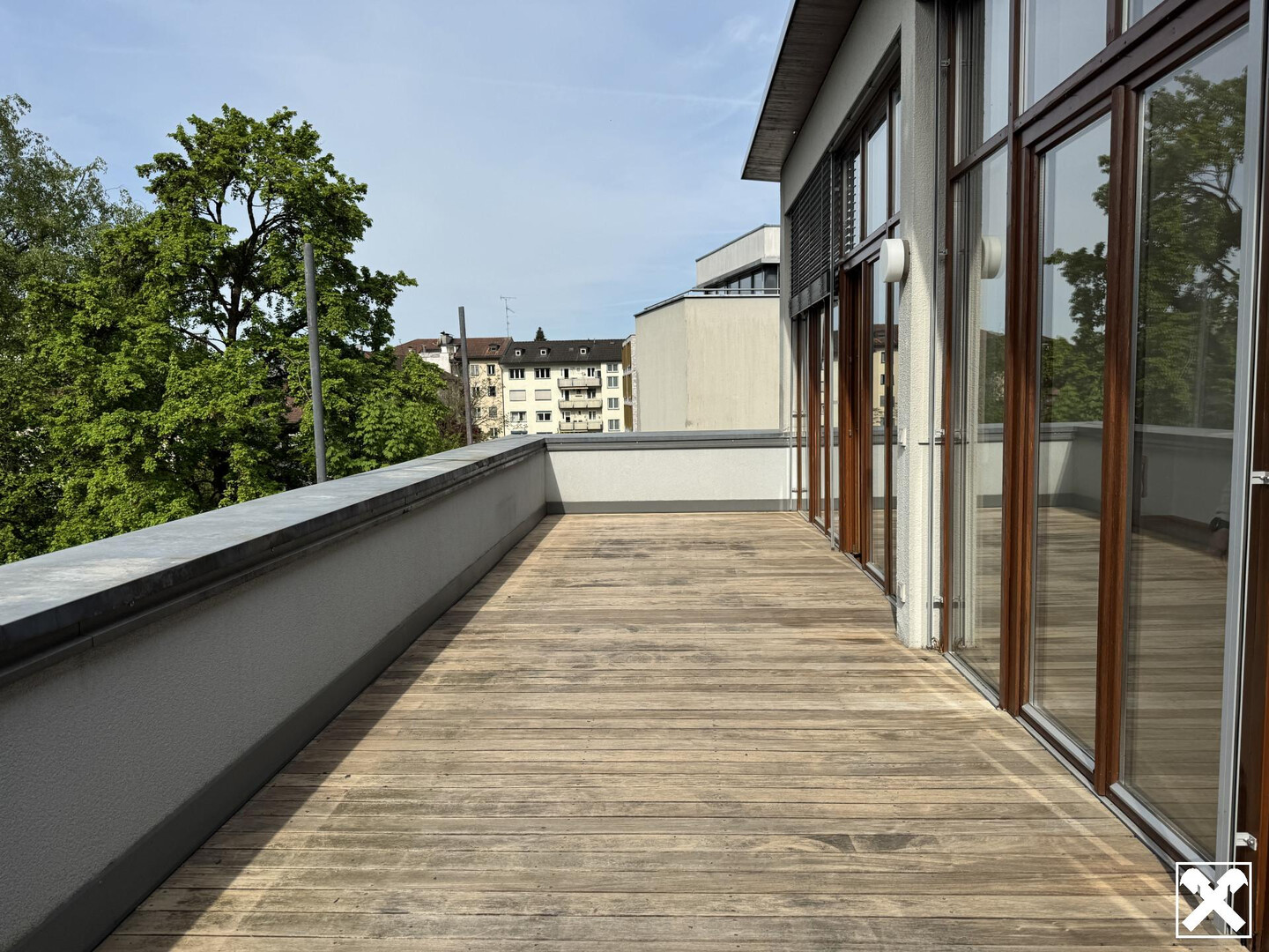 Zentrumsnahe Dachgeschosswohnung mit großer Terrasse - Provisionsfrei