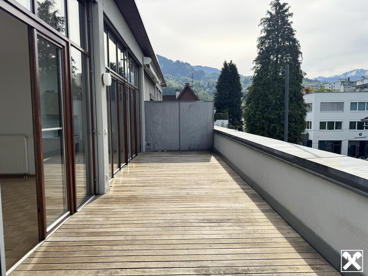 Zentrumsnahe Dachgeschosswohnung mit großer Terrasse - Provisionsfrei
