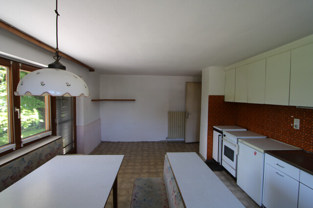 Kaufobjekt: Wohnhaus mit 2 Wohnungen, Keller, Dachboden u Doppelgarage, 