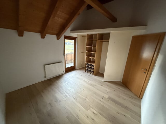 2-Zimmer-Dachgeschoß-Wohnung mit Balkon und Stellplatz in Kleinwohnanlage