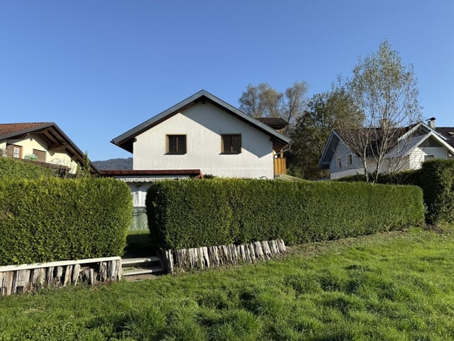 2-Zimmer-Dachgeschoß-Wohnung mit Balkon und Stellplatz in Kleinwohnanlage