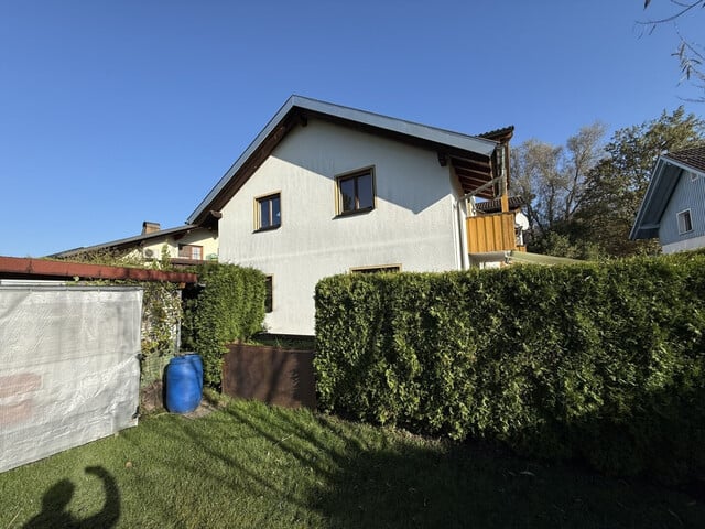 2-Zimmer-Dachgeschoß-Wohnung mit Balkon und Stellplatz in Kleinwohnanlage