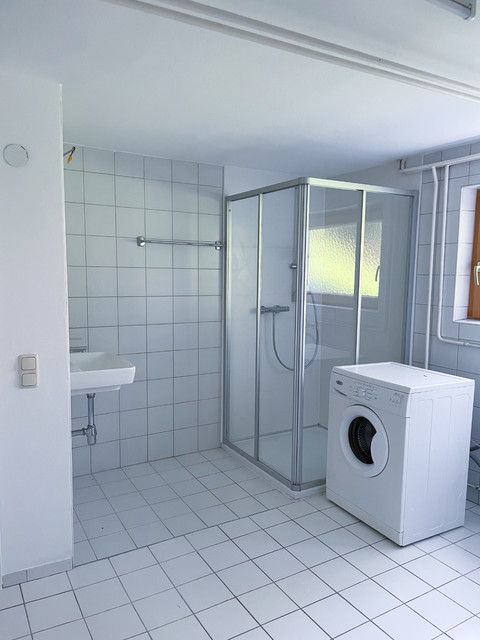 Renovierte Wohnung in ruhiger Lage mit tollem Garten und Garage
