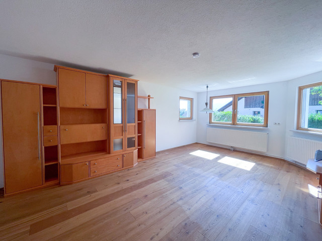 Renovierte Wohnung in ruhiger Lage mit tollem Garten und Garage