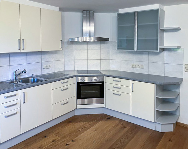 Renovierte Wohnung in ruhiger Lage mit tollem Garten und Garage