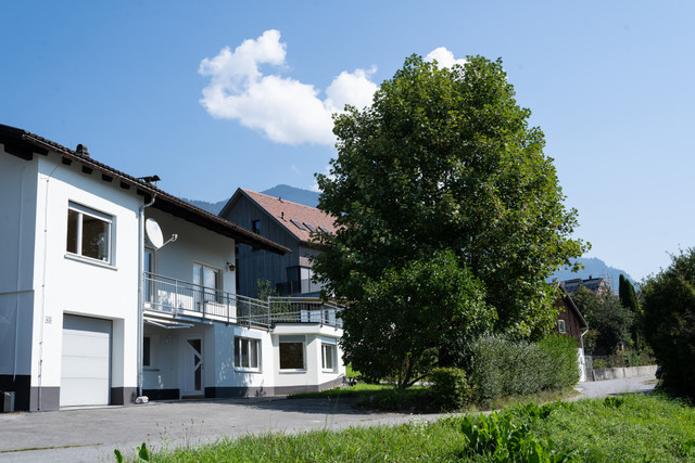 Renovierte Wohnung in ruhiger Lage mit tollem Garten und Garage