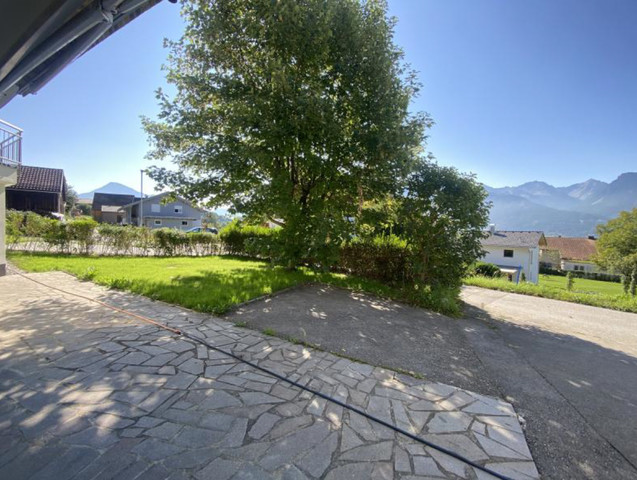 Renovierte Wohnung in ruhiger Lage mit tollem Garten und Garage