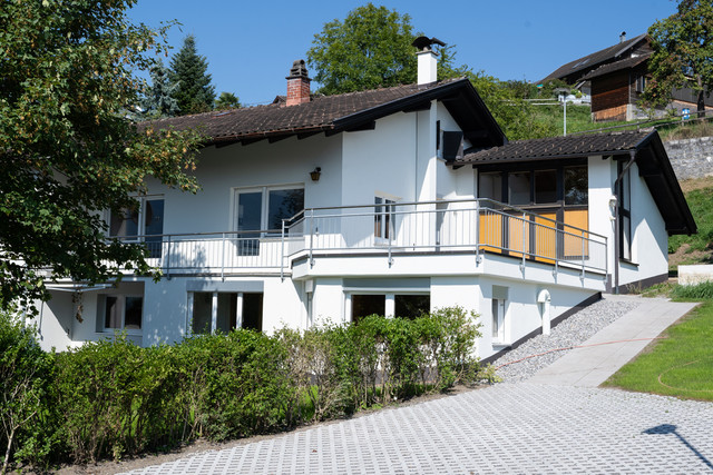 Renovierte Wohnung in ruhiger Lage mit tollem Garten und Garage