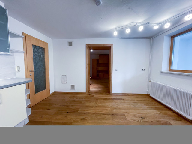 Renovierte Wohnung in ruhiger Lage mit tollem Garten und Garage