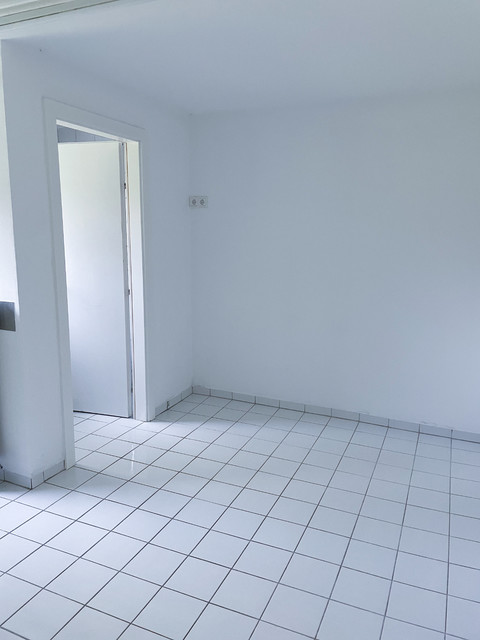 Renovierte Wohnung in ruhiger Lage mit tollem Garten und Garage