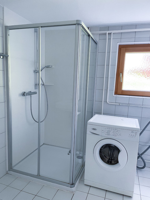 Renovierte Wohnung in ruhiger Lage mit tollem Garten und Garage