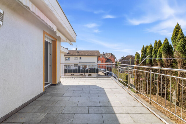 Helle 4,5-Zimmer-Wohnung nahe Schweiz – großzügig, 2 Terrassen, eigener Eingang