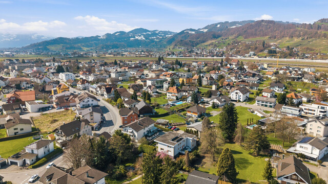 Helle 4,5-Zimmer-Wohnung nahe Schweiz – großzügig, 2 Terrassen, eigener Eingang
