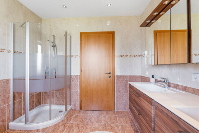 Helle 4,5-Zimmer-Wohnung nahe Schweiz – großzügig, 2 Terrassen, eigener Eingang