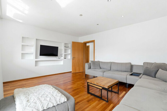 Helle 4,5-Zimmer-Wohnung nahe Schweiz – großzügig, 2 Terrassen, eigener Eingang