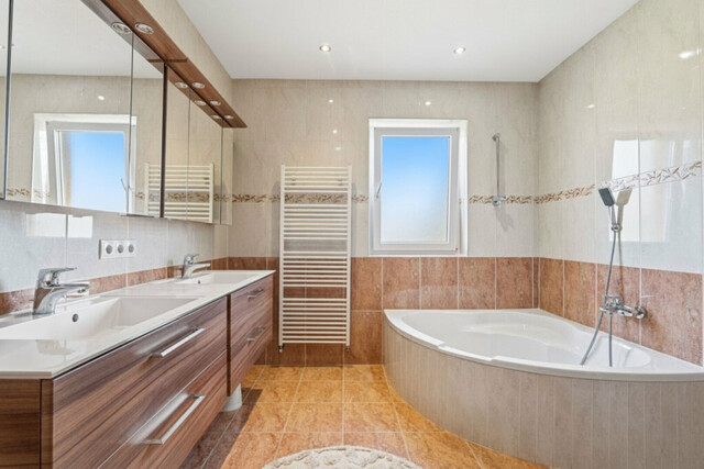 Helle 4,5-Zimmer-Wohnung nahe Schweiz – großzügig, 2 Terrassen, eigener Eingang