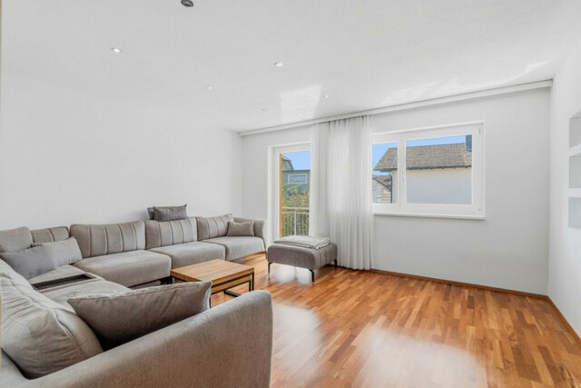 Helle 4,5-Zimmer-Wohnung nahe Schweiz – großzügig, 2 Terrassen, eigener Eingang