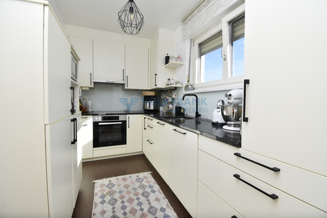 Toll aufgeteilte und lichtdurchflutete Wohnung in Hohenems!