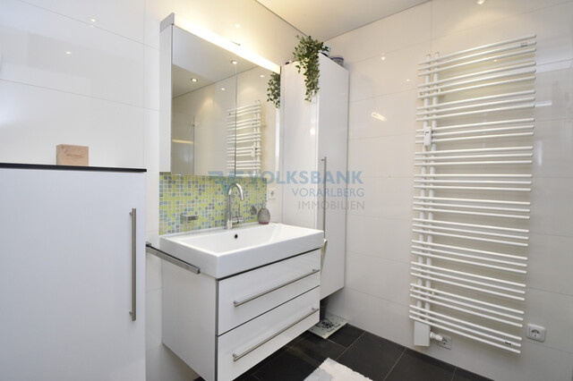 Toll aufgeteilte und lichtdurchflutete Wohnung in Hohenems!