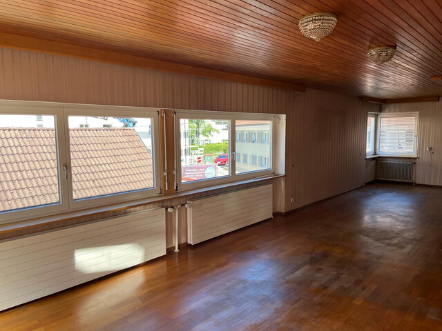 Geräumige Wohnung mit Parkplatz und  Balkon in Top-Lage und Seenähe!