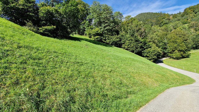 Sonniges Grundstück mit Aussicht zu verkaufen