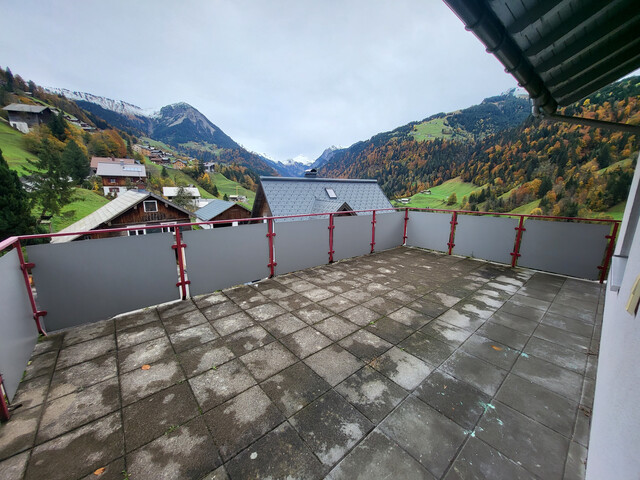 Schöne 4-Zimmer-Wohnung mit Balkon und Terrasse, in ruhiger Lage mit Ausblick ins Grüne